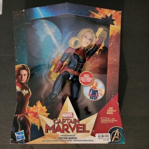 Captain Marvel Photon Power FX Captain Marvel Electronic Super Hero Hasbro New - Picture 1 of 7